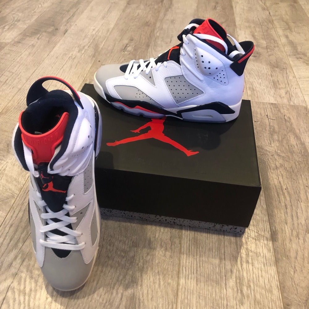 NIKE AIR JORDAN 6 RETRO - Picture 1 of 4